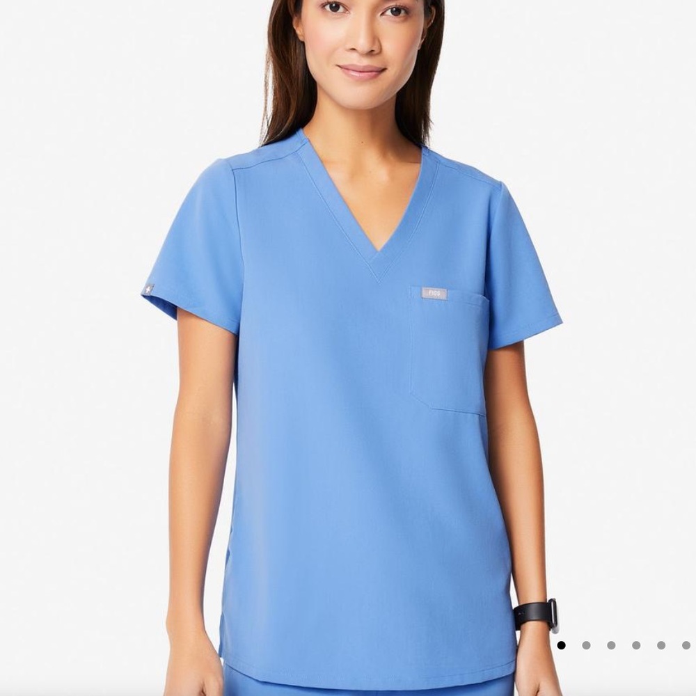 Catarina one pocket scrub top